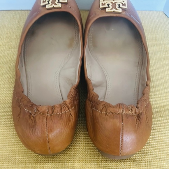 Tory Burch Royal Tan Leather Flats with TB Metallic Gold plated Logo-Pre-Owned - Picture 11 of 16